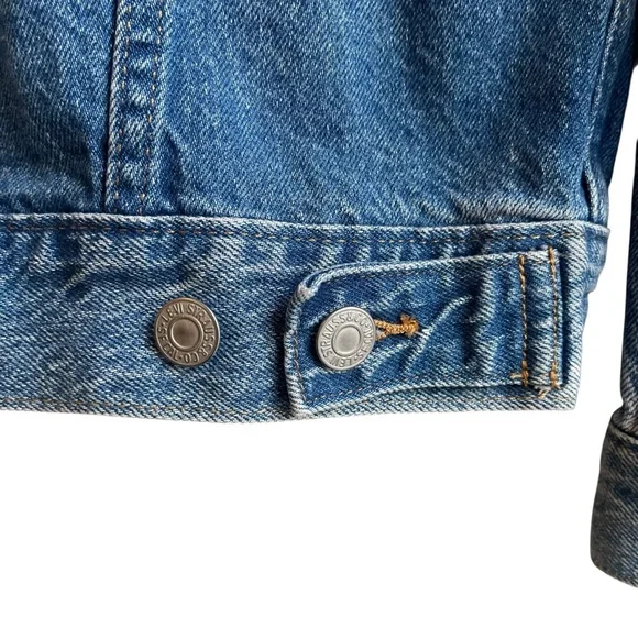Levi’s Ex-Boyfriend Trucker Jacket in Medium Wash Denim Jean Size M - Picture 9 of 17